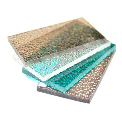 Un buon prezzo. La lamina ghiacciata di policarbonato di rettifica è perfetta per le partizioni del bagno nei pannelli della serra in linea