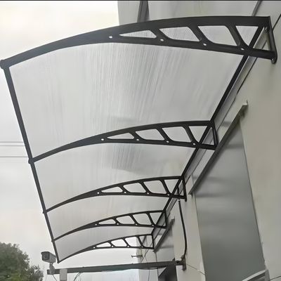 Un buon prezzo. Regolabile altezza supporto di plastica foglio PC policarbonato Canopy con riduzione del rumore protezione contro la pioggia in linea