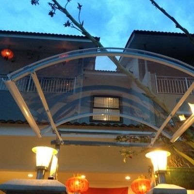Un buon prezzo. Canopy di policarbonato arcobaleno per finestre in linea