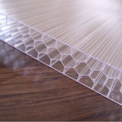 Lastra vuota di policarbonato da nido di miele da 8 mm a 12 mm per un isolamento termico e una protezione UV superiori