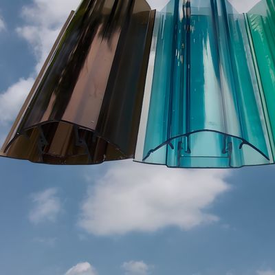 Profili di plastica di policarbonato personalizzabili connettore superiore e inferiore per la costruzione