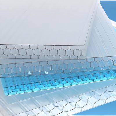 Un buon prezzo. 2.1m*5.8m Dimensione 10mm Foglio di policarbonato da nido di miele Difusione della luce superiore e isolamento termico per la costruzione in linea