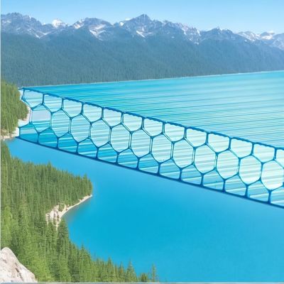 2.1m*5.8m Dimensione 16mm Foglio di policarbonato colorato da nido di miele Difusione della luce superiore e isolamento termico per la costruzione