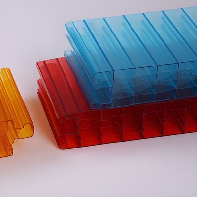 40 mm di foglio di policarbonato rosso resistente agli urti e esteticamente accattivante con struttura a modello di tappo e protezione UV