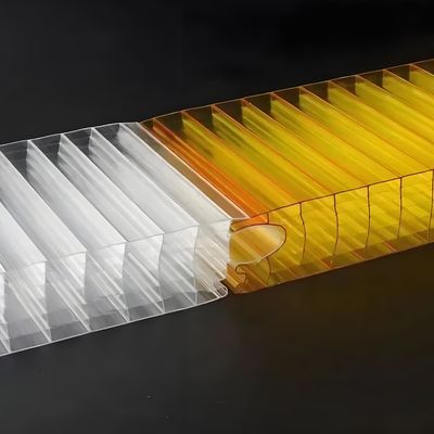 Un buon prezzo. 40 mm di foglio di policarbonato giallo con tessitura a modello di spina per rigidità strutturale e maggiore diffusione della luce in linea