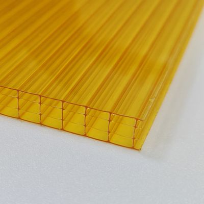Giallo 10 mm Policarbonato a quattro strati in foglio cavo Combinazione definitiva di isolamento resistenza agli urti e protezione UV