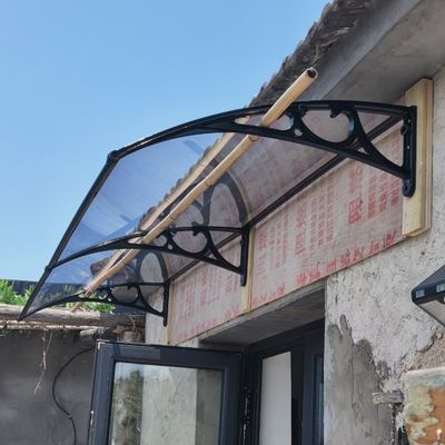 Canopy PC personalizzato con telaio nero e materiale di vela in policarbonato