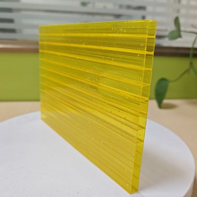 Un buon prezzo. Lastra cava in policarbonato giallo resistente agli urti per una maggiore sicurezza e protezione di tettoie e coperture in linea