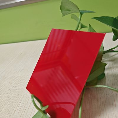 Lastra piena in policarbonato rosso traslucido con rivestimento UV opzionale, durata nel tempo e resistenza agli agenti atmosferici per lightbox
