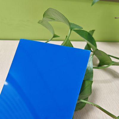 Un buon prezzo. Fogli solidi di policarbonato blu opaco da 1 mm a 10 mm, resistenza ad impatti elevati in linea
