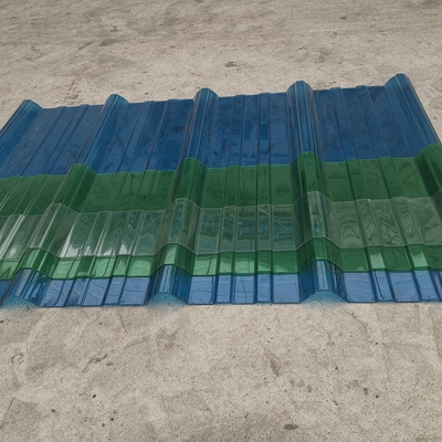 Un buon prezzo. Arricchisci il tuo spazio esterno con piastrelle verdi in policarbonato di plastica resistenti alle intemperie e protette dagli UV in linea