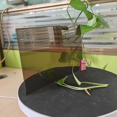 Servizio di taglio lastra in policarbonato compatto marrone da 3mm con protezione UV e un lato per tettoie e tende da sole