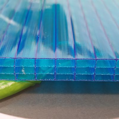 Un buon prezzo. Colorful Lightweight Quattro strati da 6 mm a 20 mm 2,1 m * 5,8 m lamiera di policarbonato di plastica per la luce naturale e l'isolamento termico in spazi coperti da energia in linea