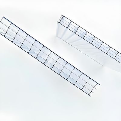 Un buon prezzo. Alternativa avanzata al vetro e alla fibra di vetro, foglio di policarbonato a quattro pareti per spazi resistenti alle intemperie e illuminati in linea