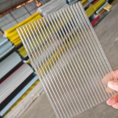 Un buon prezzo. 6mm Crystal Clear Polycarbonate Hollow Sheet with High Optical Clarity and Thermal Insulation for Maximum Light Transmission in linea