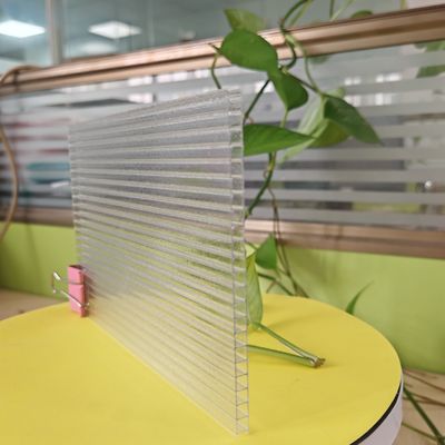 Un buon prezzo. Crystal Clear 2,1m*5,8m Policarbonato di foglio cavo L'alternativa leggera al vetro per facile installazione e resistenza strutturale in linea