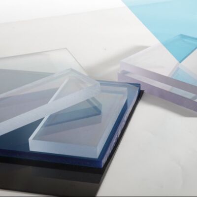 Un buon prezzo. Prezzo di fabbrica 7mm Carta di policarbonato di plastica di 4*8 piedi Carta trasparente trasparente con eccezionale resistenza agli urti e alta trasmissione della luce per tetto industriale e tendaggio in linea
