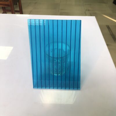 Un buon prezzo. Lunghezza 2.44m 5.8m 11.9m Personalizzato Policarbonato di plastica foglio cavo Facile da installare Blu Leggera resistente alle intemperie Chiara in linea