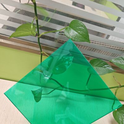 Un buon prezzo. Spessore dello strato di plastica leggera in policarbonato da 0,8 mm a 18,0 mm Lunghezza 2,44 m 5,8 m 11,9 m Opzioni di lunghezza personalizzate in linea